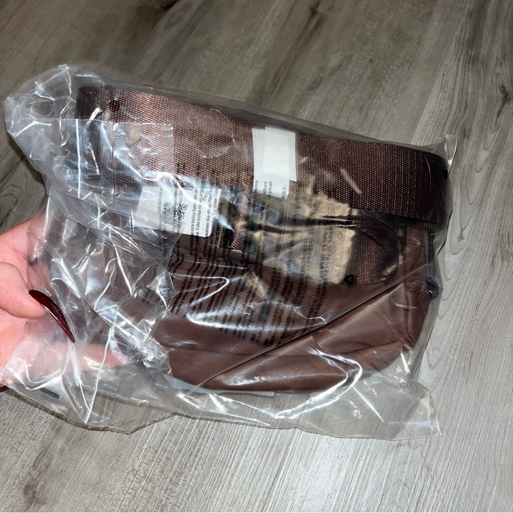 Lululemon everywhere belt bag NWT 1L - Picture 7 of 12